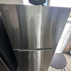 Insignia Top Freezer