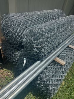 New 6Ft Commercial chain link roll W/Posts