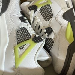 Jordan’s  Retros 4 