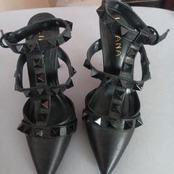 Women's Size 6, Liliana Black Strap Heels 