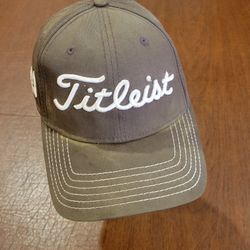 Titleist FJ Strap Back Cap Hat Golf Brown Baseball Cap New Era . 
Pre-owned, good shape, please see photos for details. 55% Cotton, 45% 
Tensel.
One s