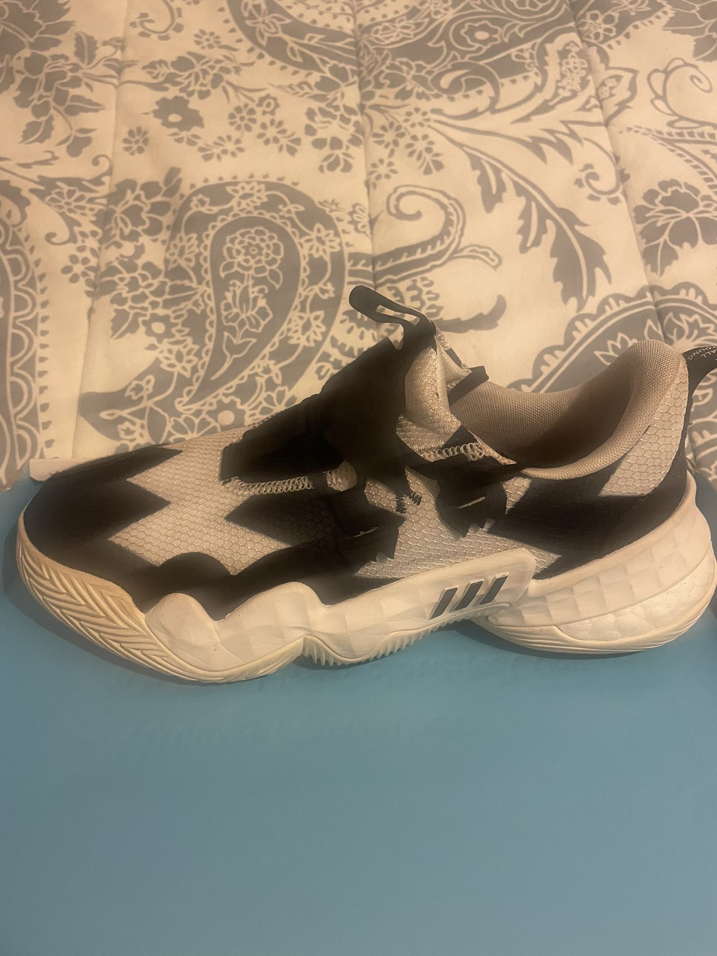 Men’s Adidas Basketball Shoes. Size 8