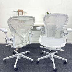 LIKE NEW CONDITION HERMAN MILLER REMASTERED AERON CHAIR, MINERAL COLOR, SIZE B FULLY LOADED WITH POSTURE FIT SL
