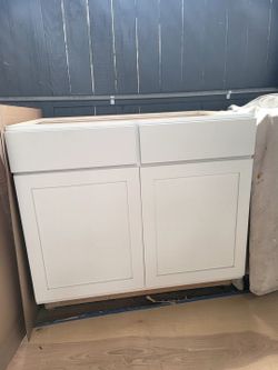 Base cabinet kitchen cabinet 36" wide
$150