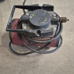 Small Air Compressor - Airbrushing
