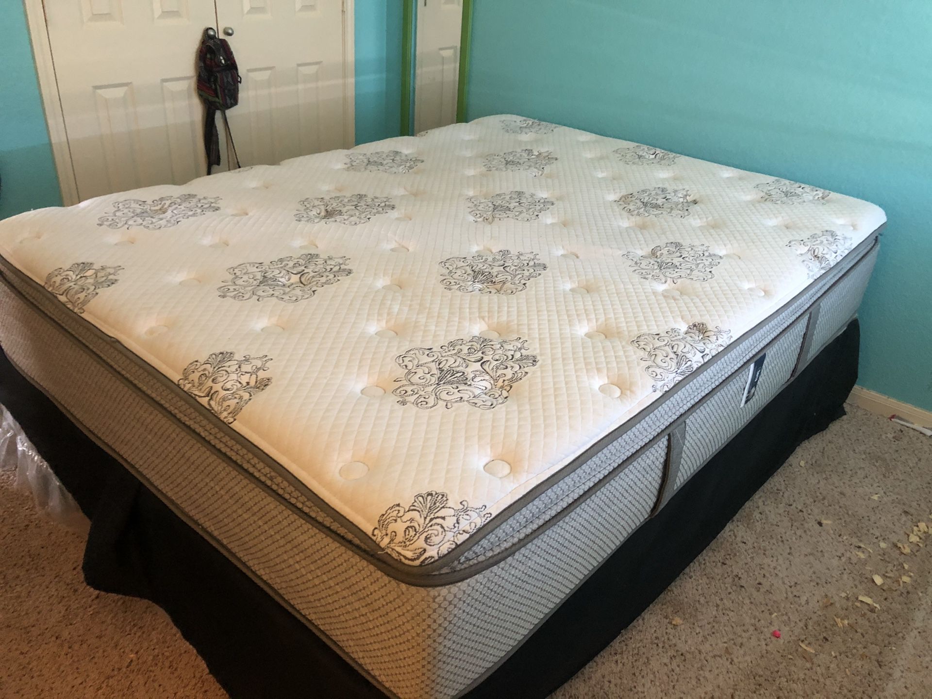 Queen bed with mattresses 2017