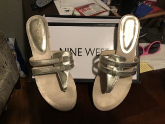 Nine West sandals (flats) Thong style