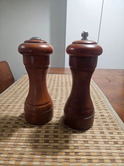 Wooden Salt and Pepper Mill Set