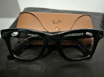 Ray-Ban Meta Smart Glasses with Case