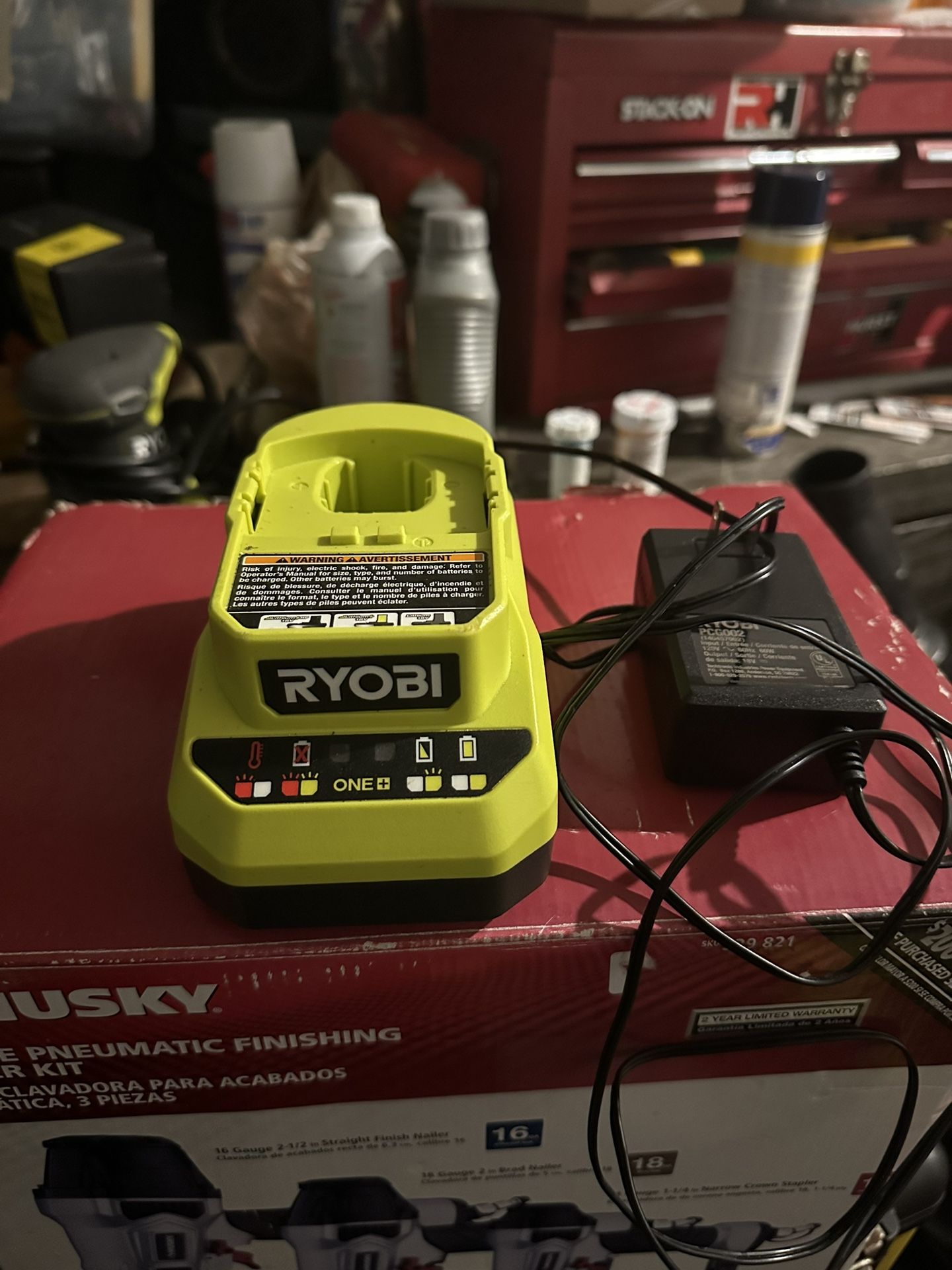 Charger 18 Volts New