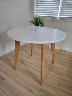 Contemporary Round White Table