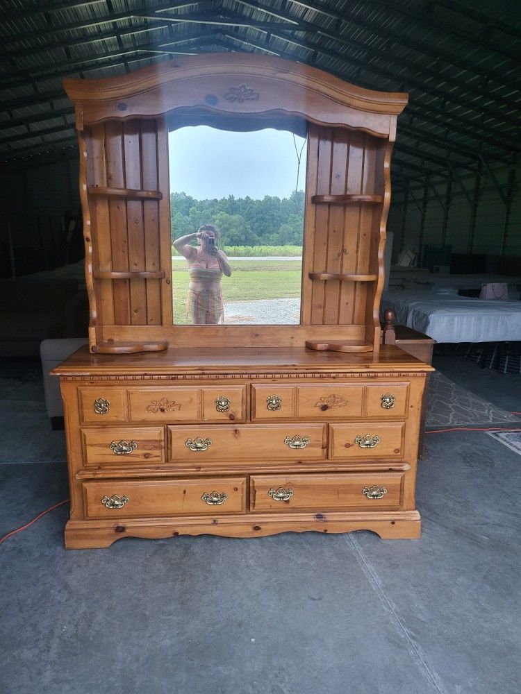 Dresser With Hutch for Sale in La Grange, NC OfferUp