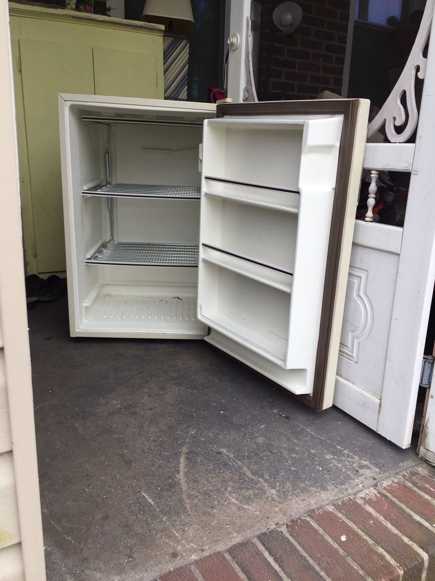 like new refrigerator wide big.