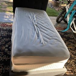 Twin bed with head board and frame like new