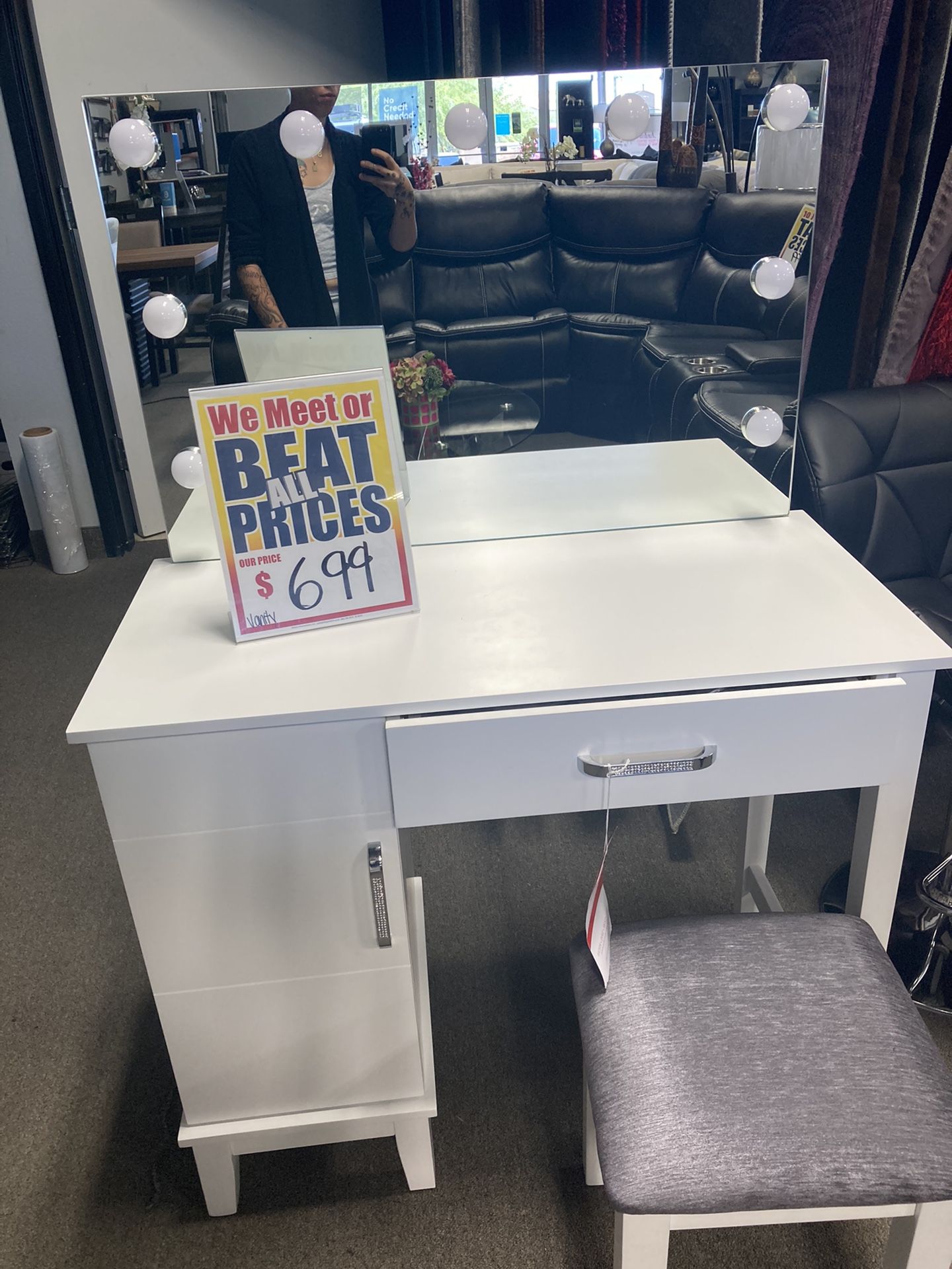 Beautiful Vanity ✨ Easy Financing Available 🤗 Free Delivery 📦