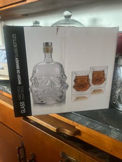 Star Wars stormtrooper whisky brandy decanter set