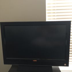 VIZIO 30” TV Chromecaster Included 