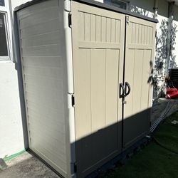 Suncast 6 ft. x 3 ft. Outdoor Storage Shed with Floor Kit *Like New*