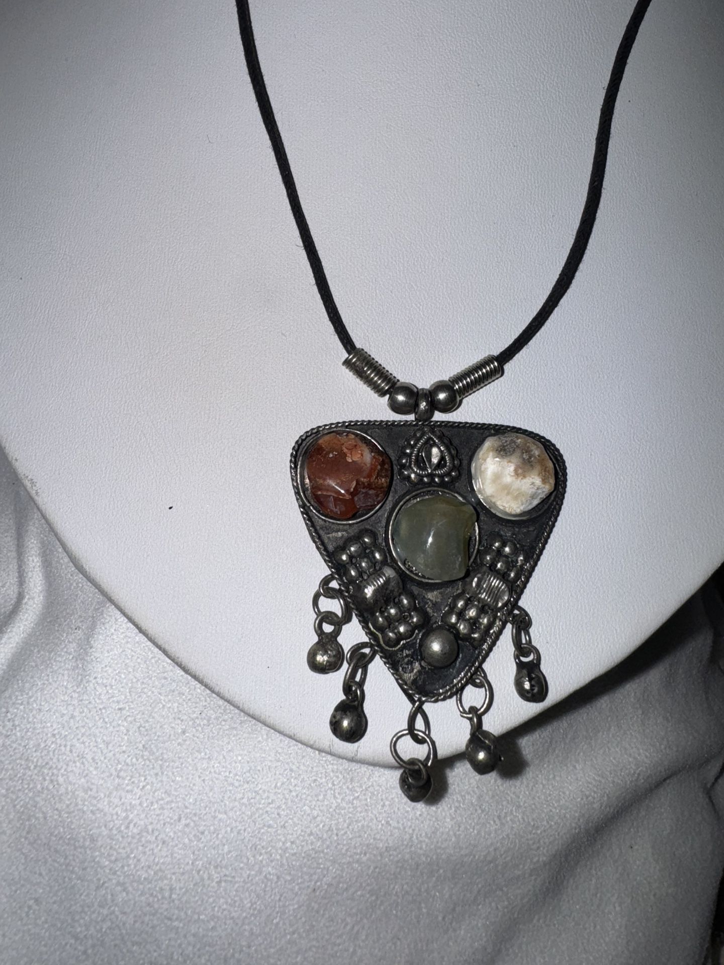 VINTAGE FUNKY HIPPY BOHO AGATE REAL STONES TEAR DROP SHAPE DROP DANGLE FRINGE NECKLACE, 18" 