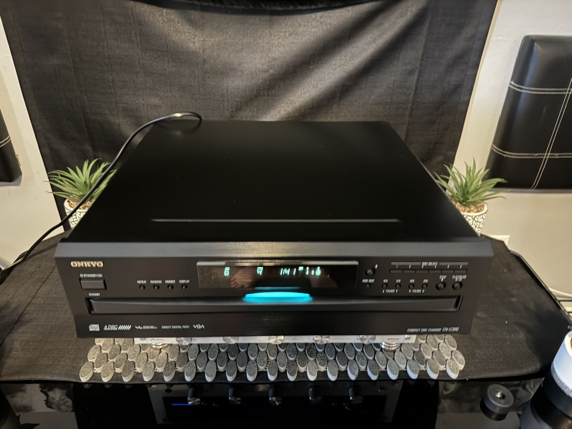 Onkyo DX-C390 6 Disc CD changer
