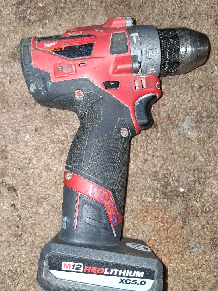 Milwaukee M12 1/2" Hammer Drill/driver + 5.0 Battery