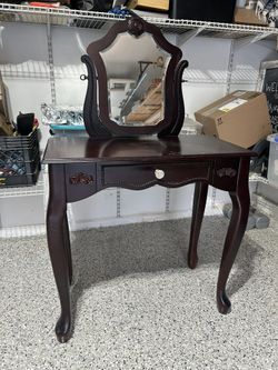 Make Up Vanity & Mirror