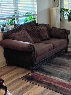 Traditional Wood Trim Sofa with Throw Pillows