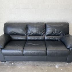 Beautiful Black Leather Couch 