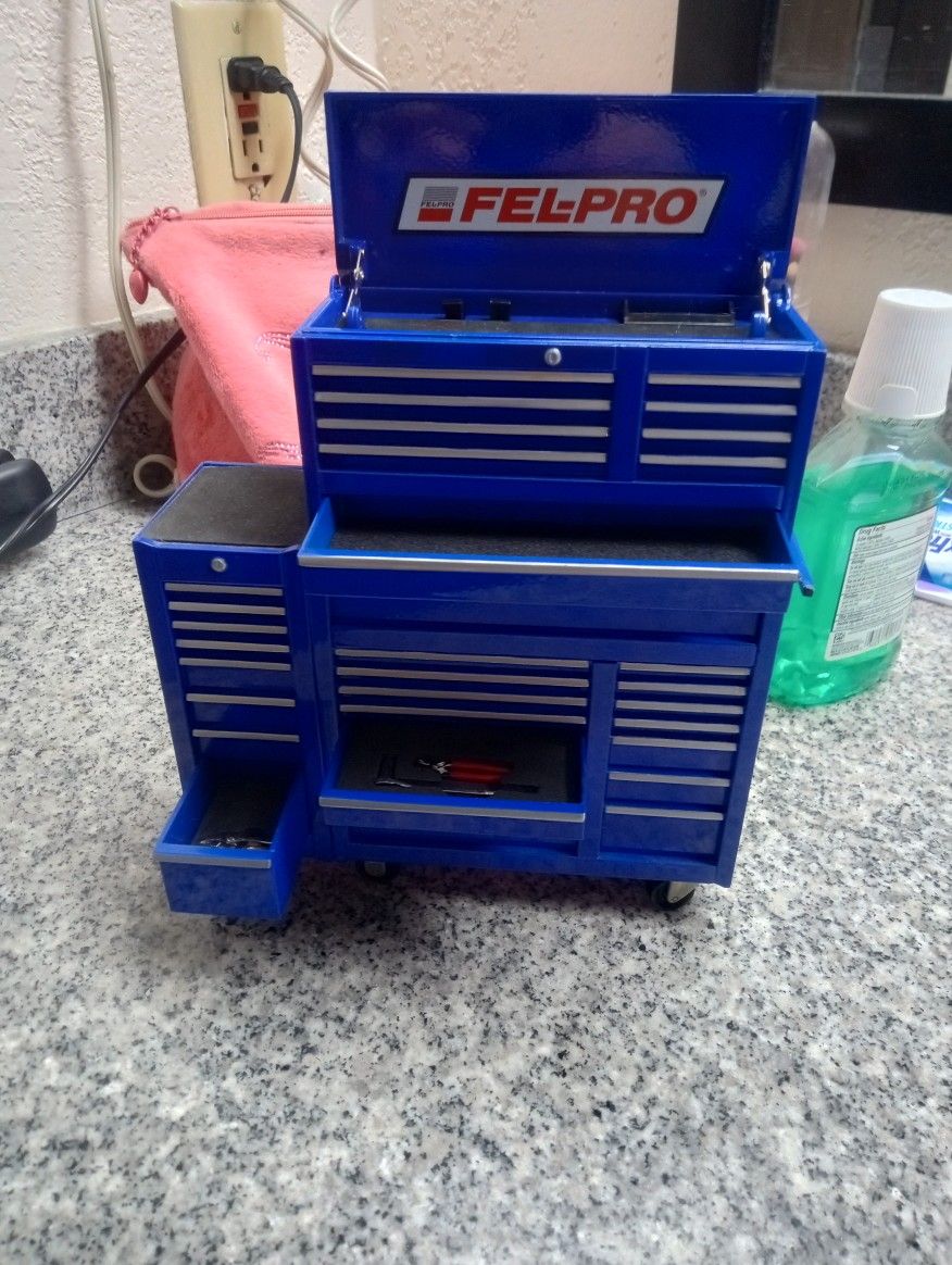 1:18 Scale Fel-pro Replica Rolling Tool Chest Coin Bank