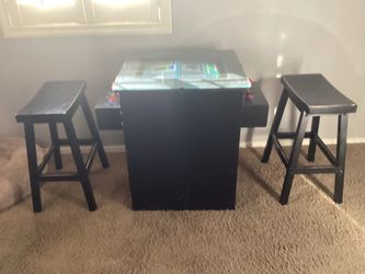 Arcade cocktail table with 39 classic games and 2 stools