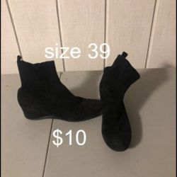 Women’s Boots Size 39
