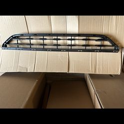 2016, 2017, 2018, 2019 Volvo XC90 SUV Lower Grill