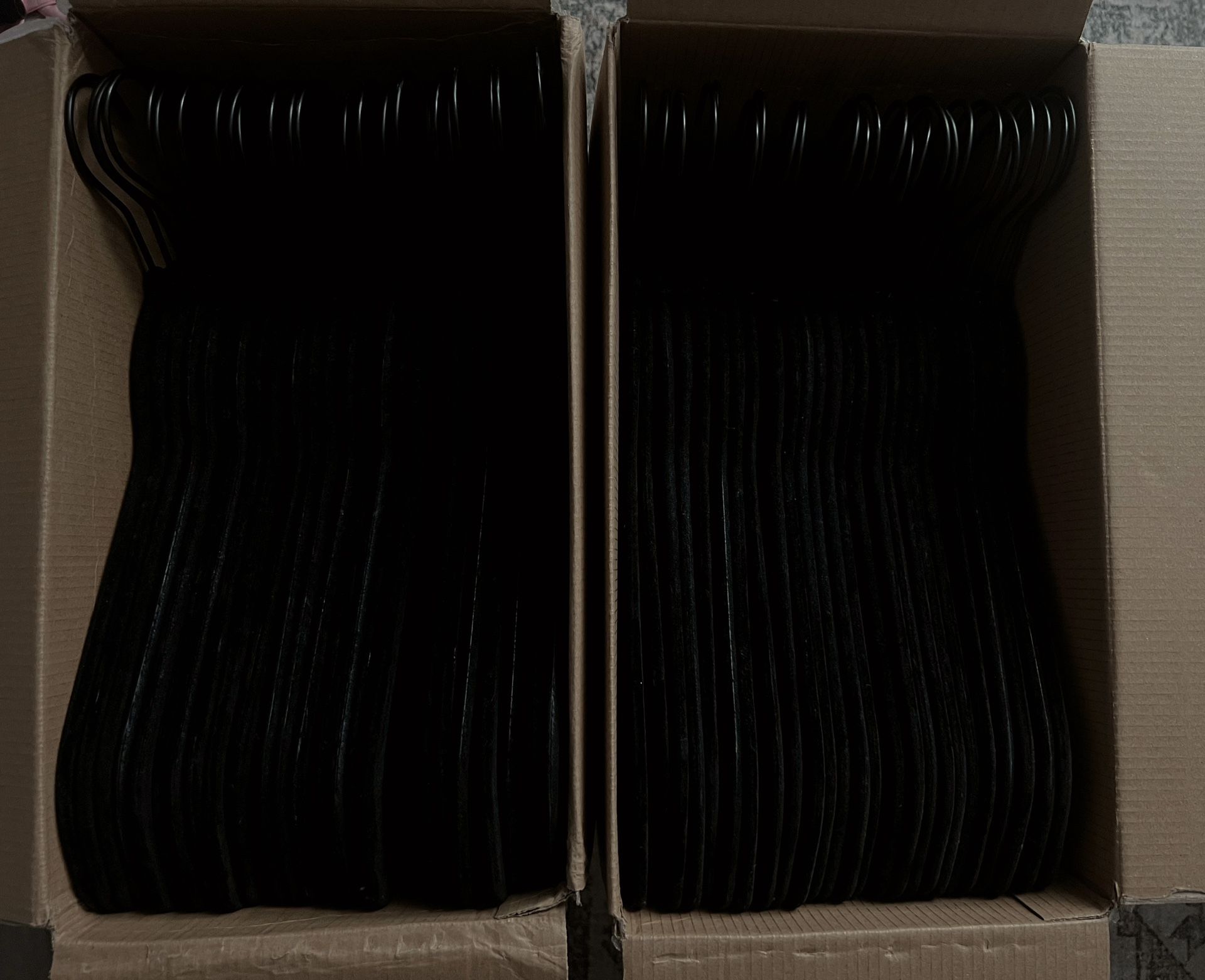 Velvet Hangers (Black)