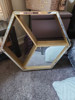 Octagon shelf decor