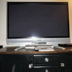 Panasonic Plasma 50” TV - With Remote