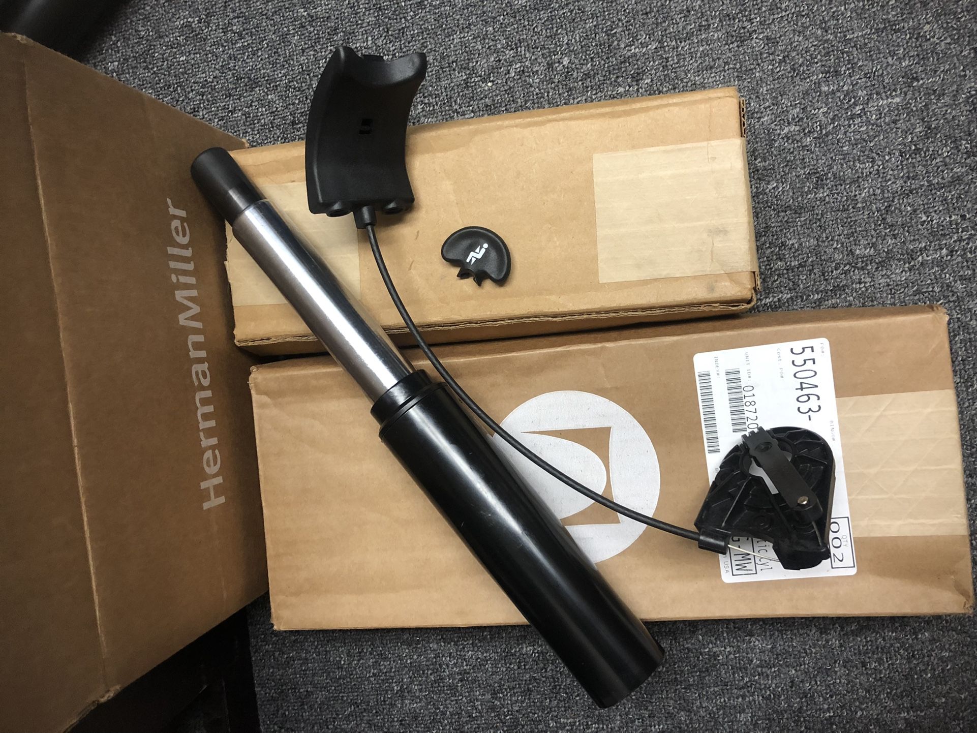 Herman Miller Aeron Chair Cylinder Repair? : Hermanmiller - Foto 6