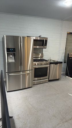Very Clean Kitchen Set Appliances Matching We Deliver And Install 