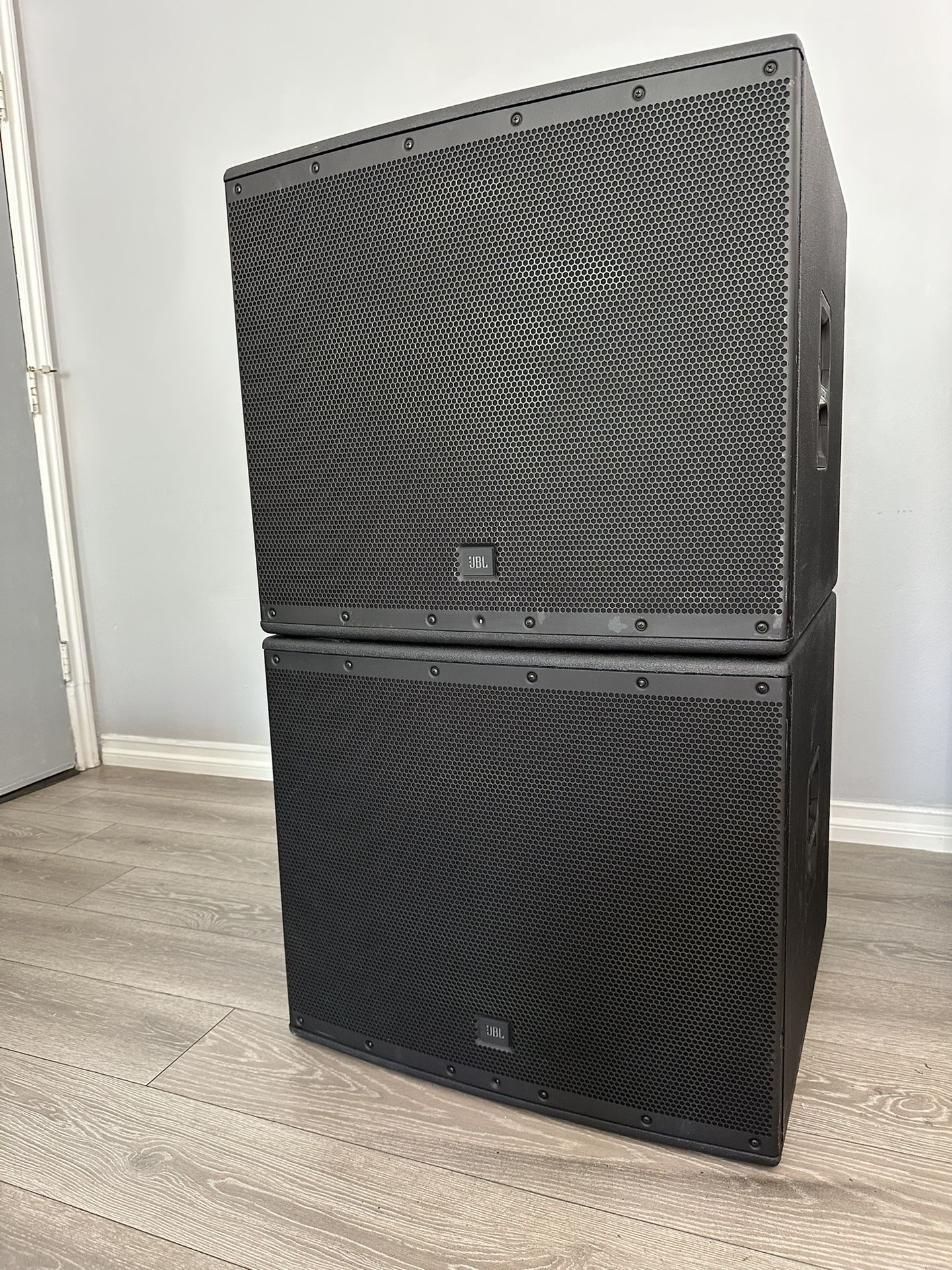 JBL EON 618S PROFESSIONAL SUBWOOFERS LIKE NEW