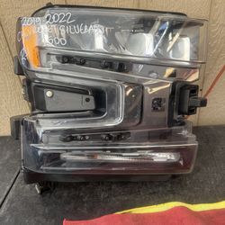 2019 2020 2021 2022 CHEVROLET SILVERADO 1500 RIGHT SIDE HEADLIGHT OEM USED