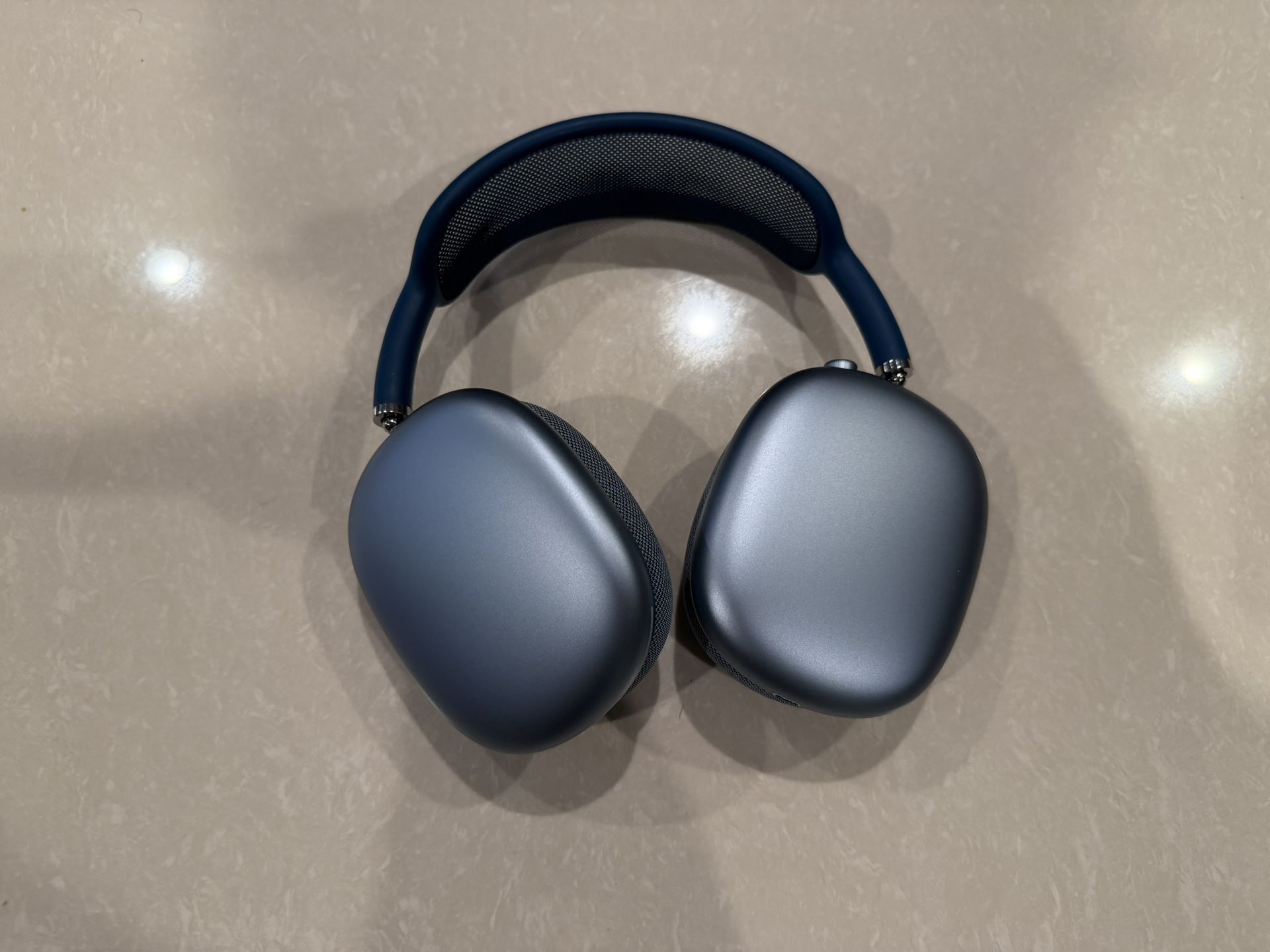 🎧 Apple AirPods Max – Blue w/ Smart Case 🔊✨