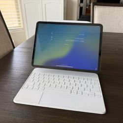 iPad Pro 11 Inch 3rd Gen w/ Magic Keyboard and Apple Pencil 2