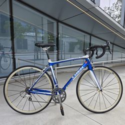 19.5 lb. All-Carbon Trek Madone 4.5 Racing Bike 