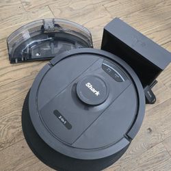 Shark IQ 2-in-1 Robot Vacuum and Mop with Matrix Clean Navigation