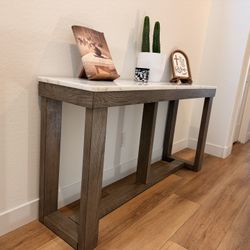 Modern Console / Sofa Table – Like New | Pristine Condition