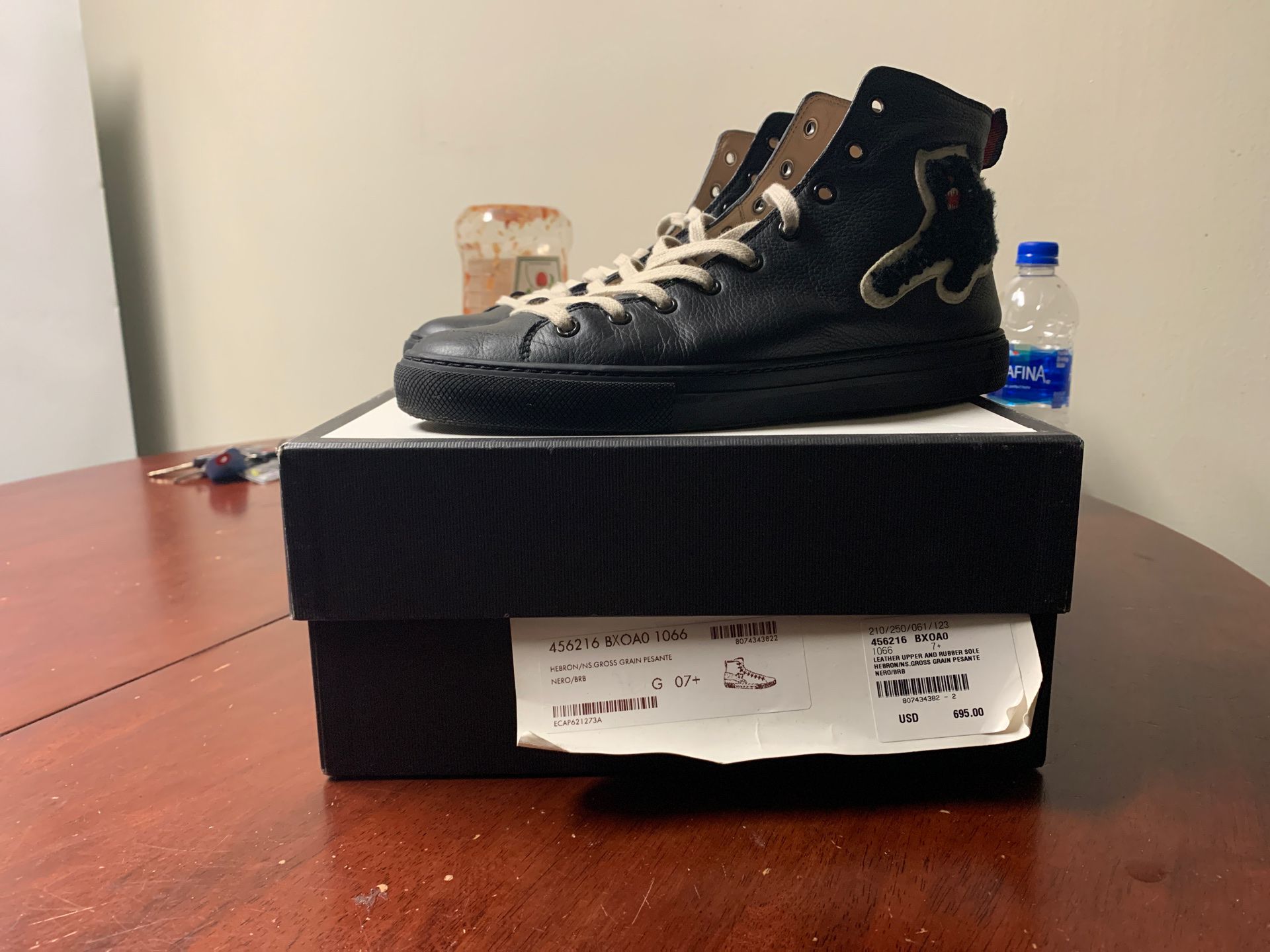 Gucci sneakers 81/2 us size