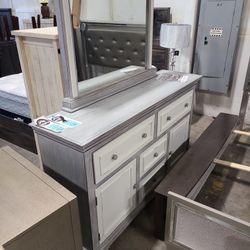 High Quality Dresser And Mirror