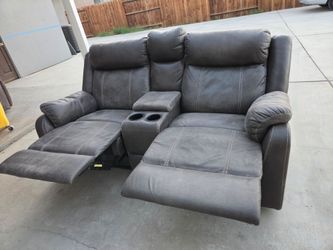 2  couches  recliner