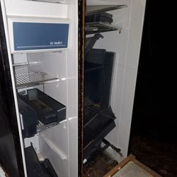Amana Side By Side Refrigerator 