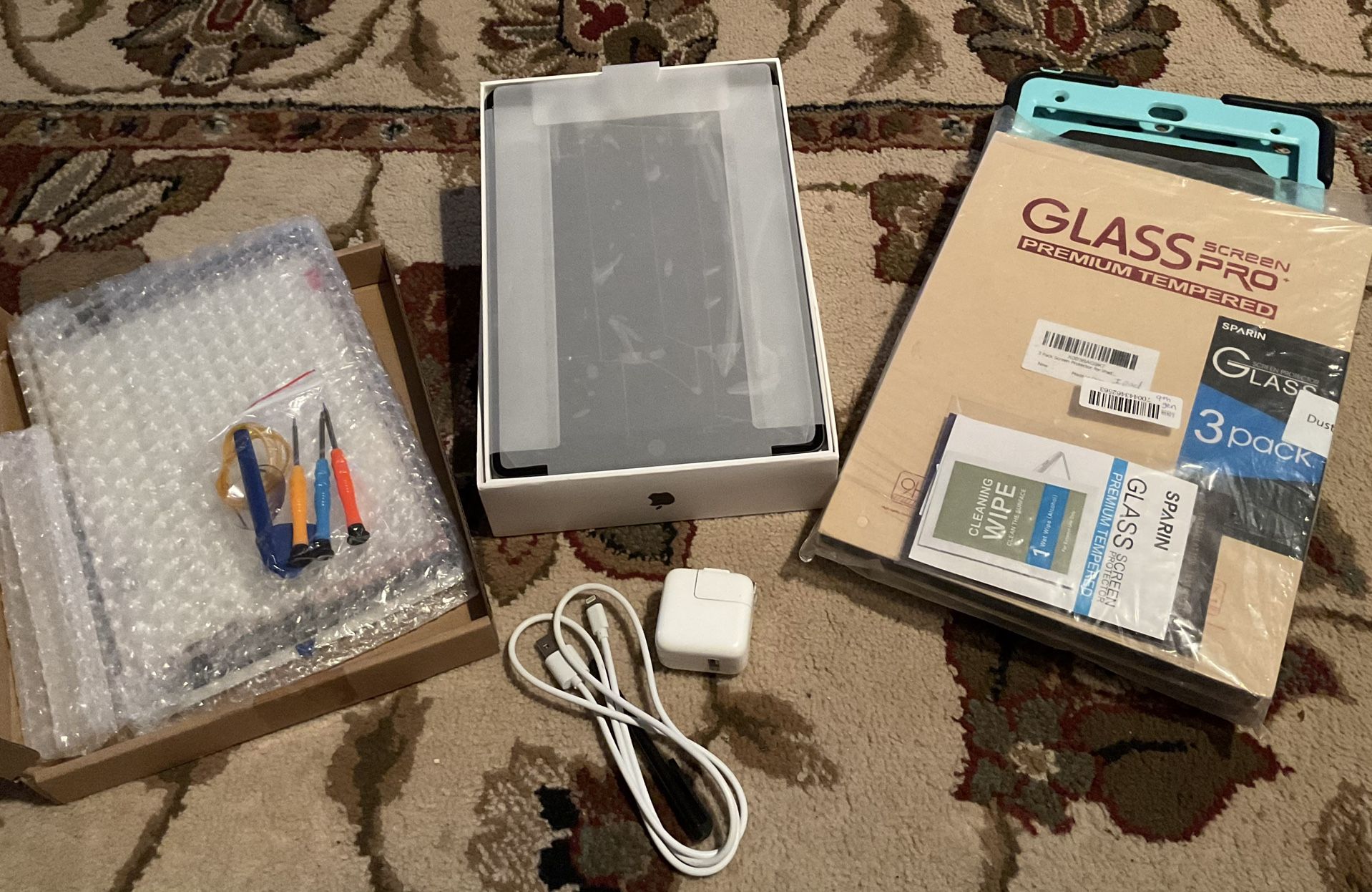 iPad 9th Gen 64 GB W/ Many Extras