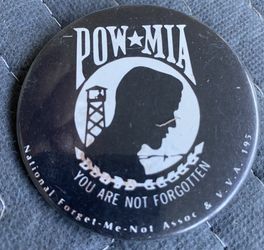 Vintage Vietnam veteran buttons. 6 pieces total, buttons each measure 2 1/4”, pin back is 1 1/4”